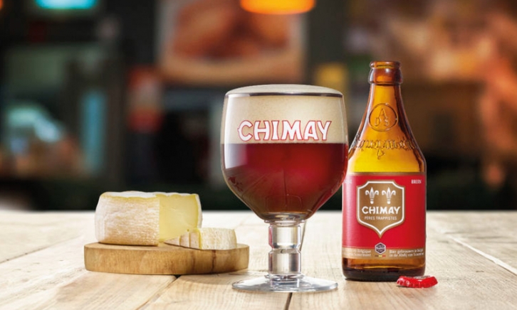 Chimay Rood fles en glas met kaasje
